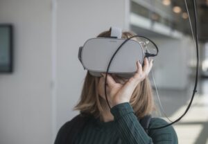 A child flexibly learning through a virtual reality headset