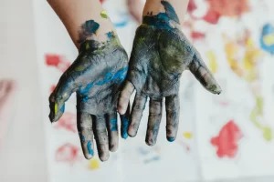 Preschool children hands covered in painnt