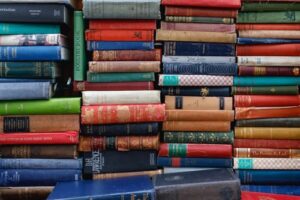 A large stack of books inn four columns