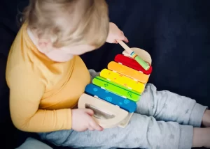 A toddler learning through music